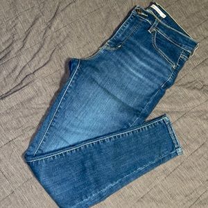 Levi’s High Rise Super Skinny 720 (size 28)